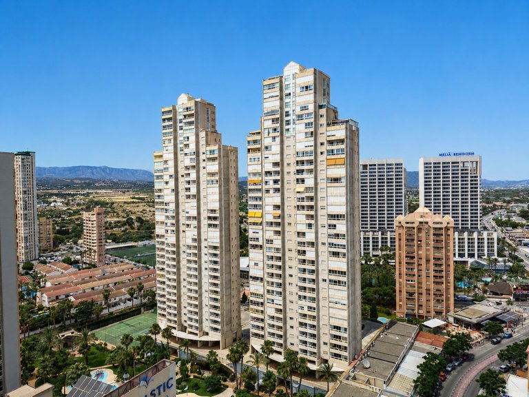 Exclusive apartment with large terrace, sea views and parking space in Gemelos 22 – Playa de Levante, Benidorm 7