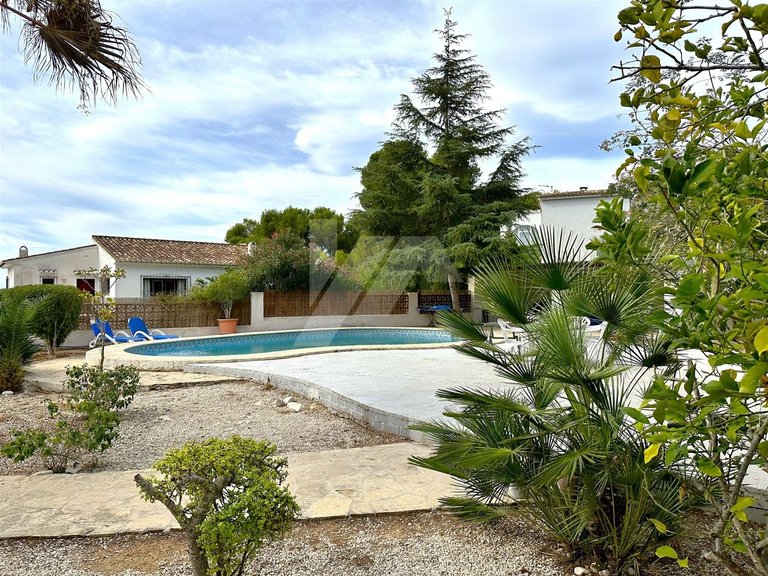 Charming Detached Villa with Private Pool in Arnella, Moraira 16
