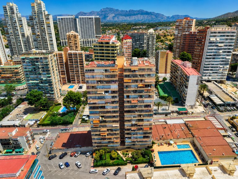 Penthouse with sea Views, Swimming Pool, Parking & Prime Location in the Flat Area of Rincón de Loix 2