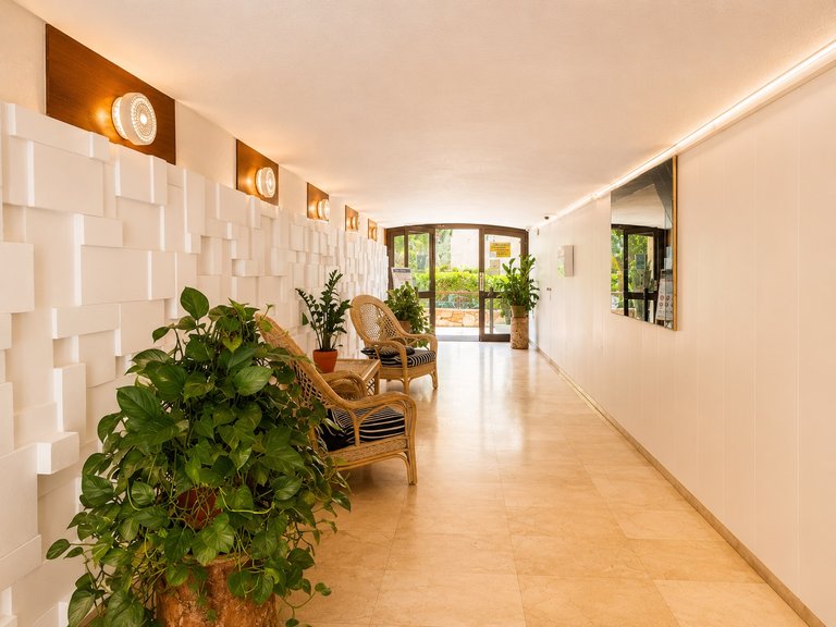Penthouse with sea Views, Swimming Pool, Parking & Prime Location in the Flat Area of Rincón de Loix 4