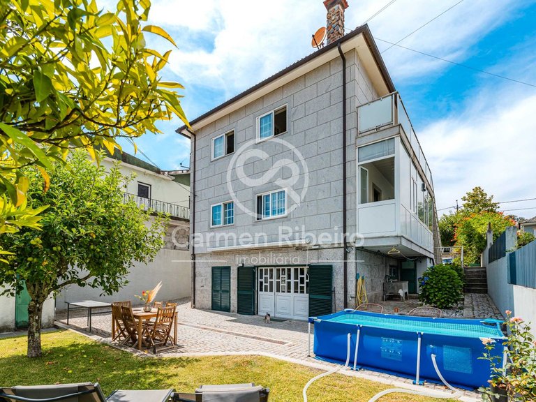 Moradia com Duas Habitações Independentes, Jardim e Garagem | Cidade de Fafe 18