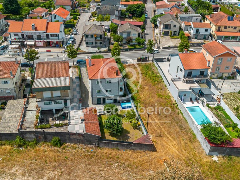 Moradia com Duas Habitações Independentes, Jardim e Garagem | Cidade de Fafe 19