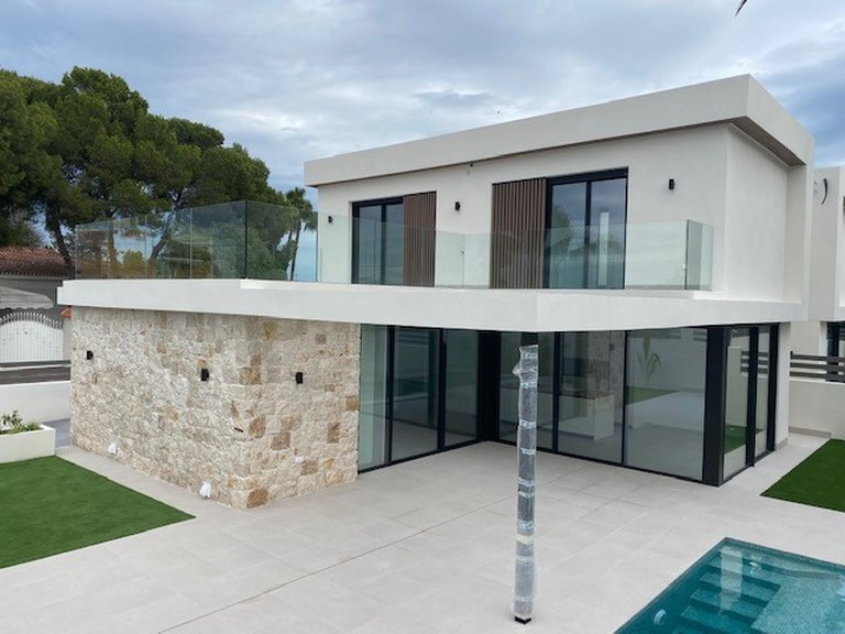 Villa for Sale in Lomas de Cabo Roig,Alicante 2