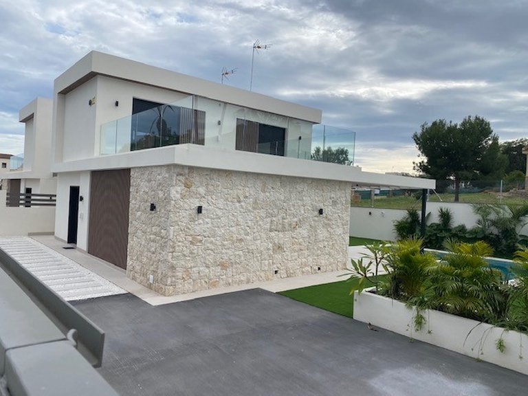 Villa for Sale in Lomas de Cabo Roig,Alicante 3