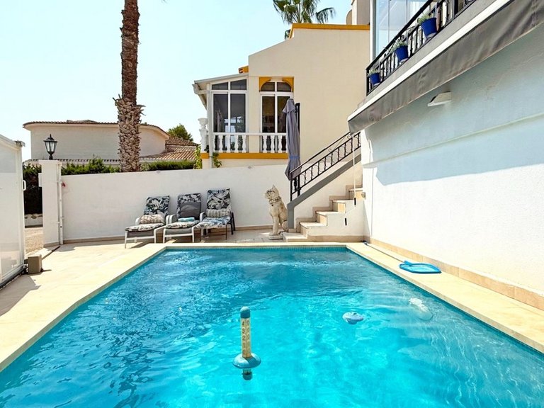 Villa for Sale in Villamartín,Alicante 3