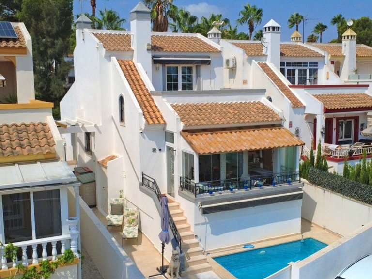 Villa for Sale in Villamartín,Alicante 2