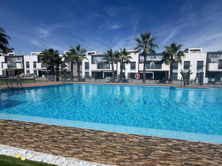 Apartment for Sale in Oasis Beach - El Raso,Alicante 1
