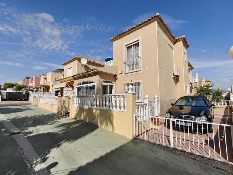 Apartment for Sale in Residencial Lago Sol - Los Balcones,Alicante 1