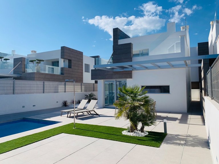 Villa for Sale in El Raso - Guardamar,Alicante 2