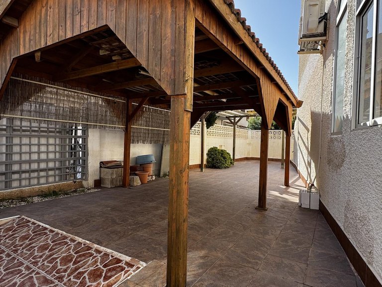 Apartment for Sale in Rosaleda,Alicante 25