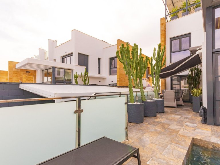 Villa for Sale in Lomas de Cabo Roig,Alicante 3