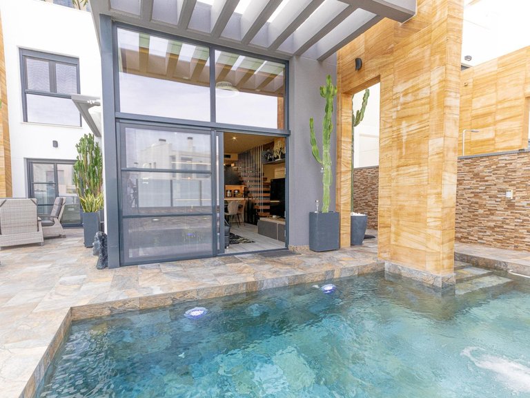 Villa for Sale in Lomas de Cabo Roig,Alicante 2
