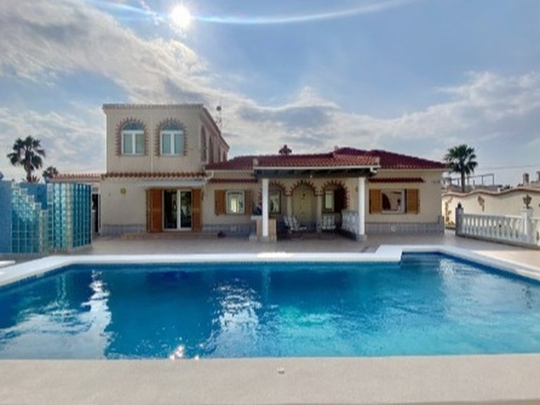 Villa for Sale in Torreta - Torrevieja,Alicante 1