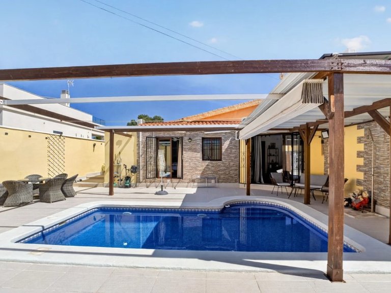 Villa for Sale in Los Angeles - Torrevieja,Alicante 1