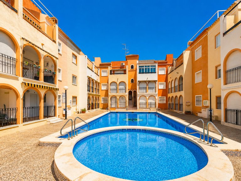 Apartment for Sale in Playa de los Naúfragos,Alicante 1