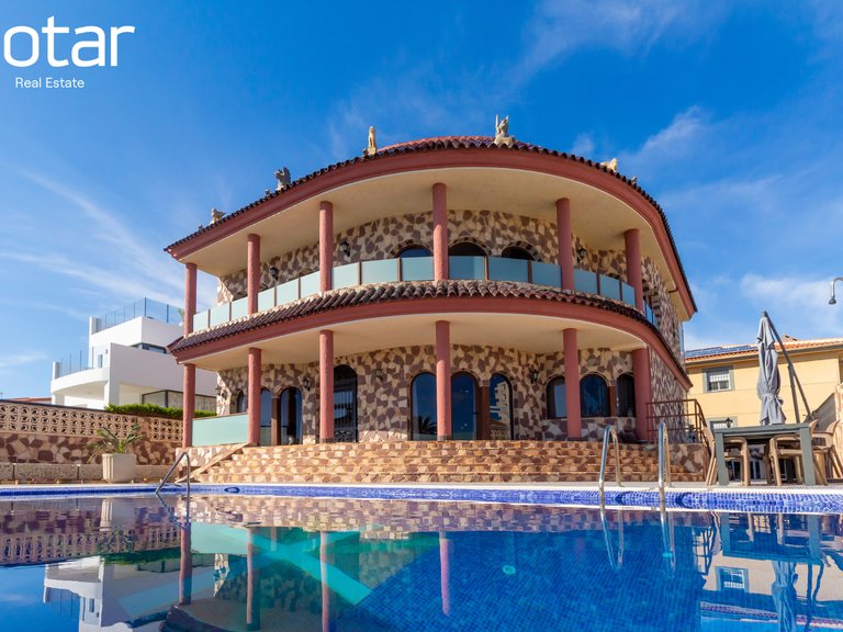 Villa for Sale in La Zenia,Alicante 1