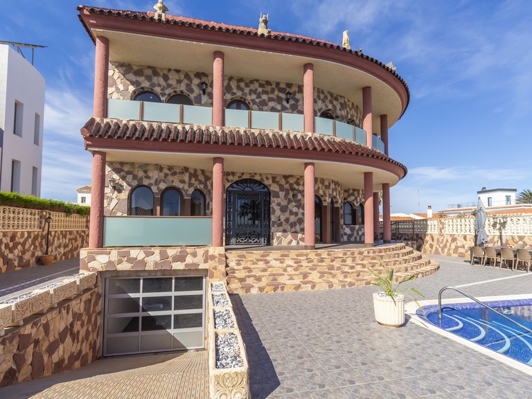 Villa for Sale in La Zenia,Alicante 2
