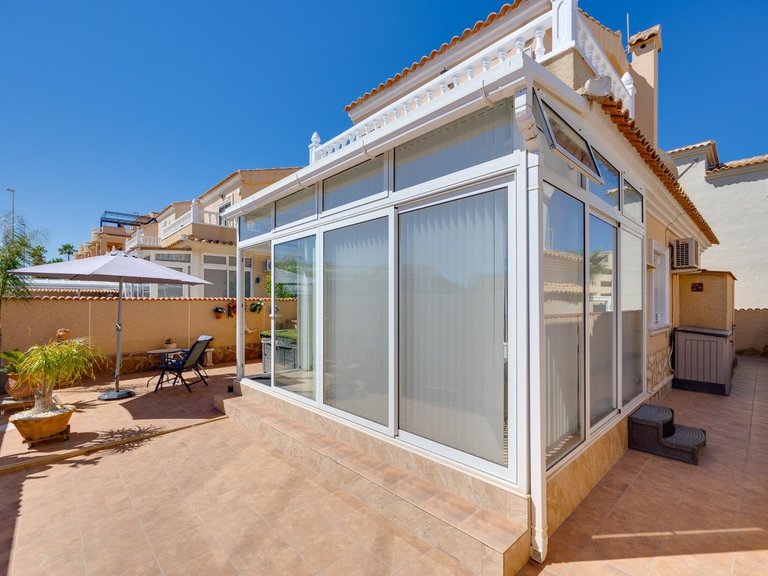 Villa for Sale in Residencial Las Ocas - Lomas de Campoamor,Alicante 1