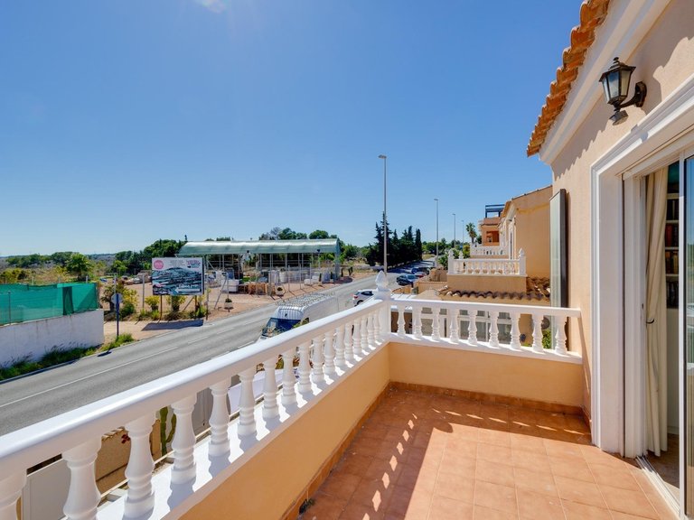 Villa for Sale in Residencial Las Ocas - Lomas de Campoamor,Alicante 28