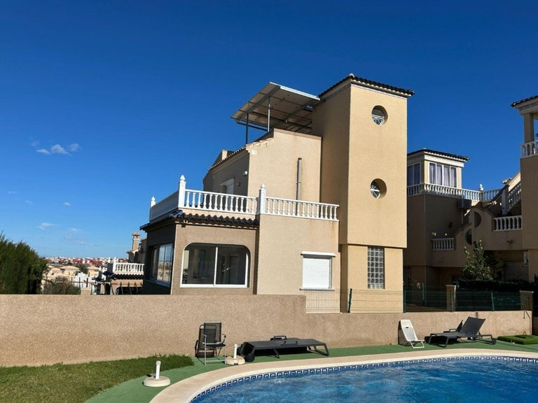 Villa for Sale in Villamartín,Alicante 30