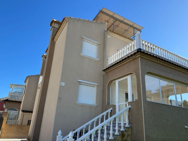 Villa for Sale in Villamartín,Alicante 2