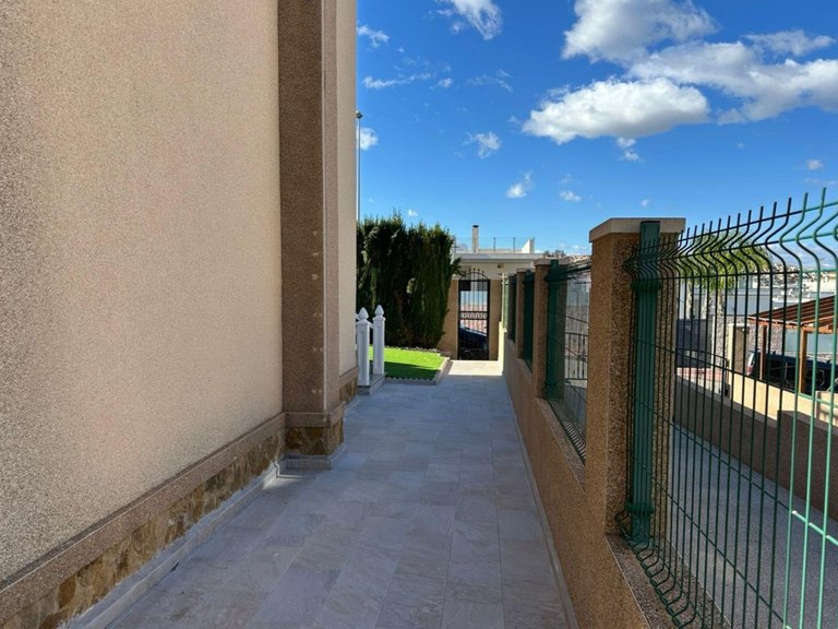 Villa for Sale in Villamartín,Alicante 26