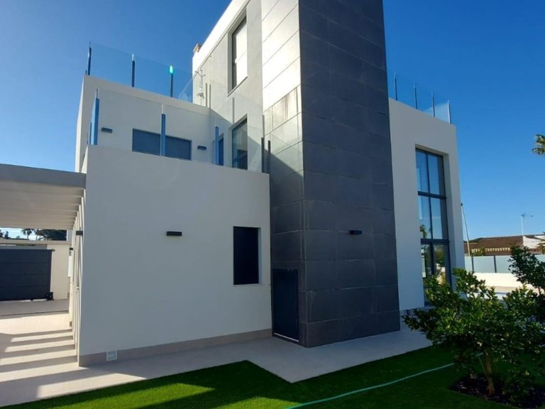 Villa for Sale in Los Balcones,Alicante 2