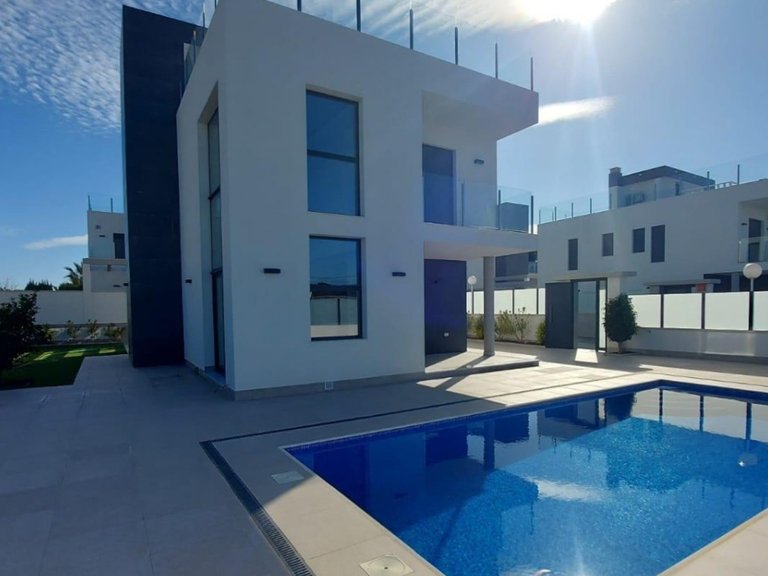 Villa for Sale in Los Balcones,Alicante 1