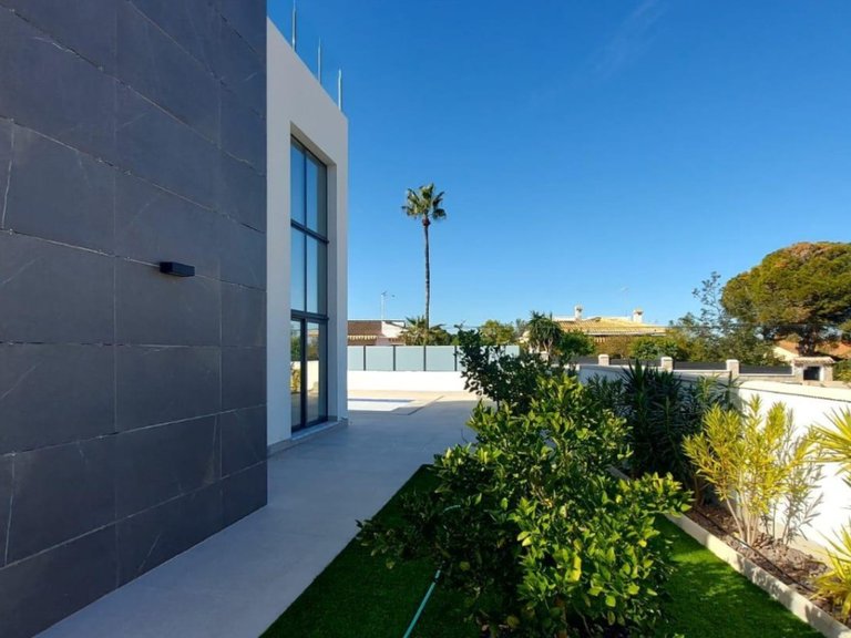 Villa for Sale in Los Balcones,Alicante 28