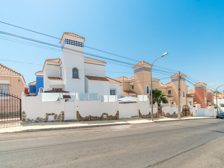 Villa for Sale in Villamartín,Alicante 45