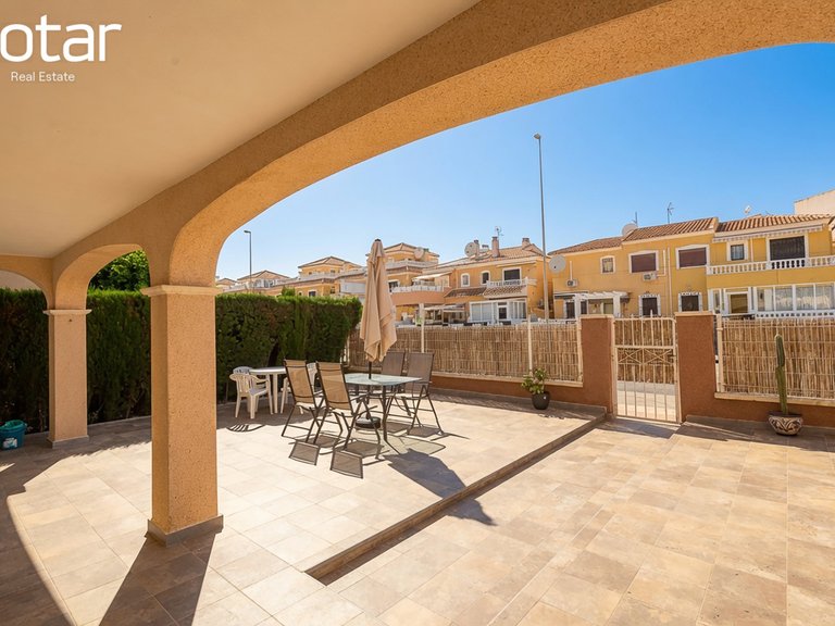 Apartment for Sale in Residencial Laguna Golf - Playa Flamenca,Alicante 1
