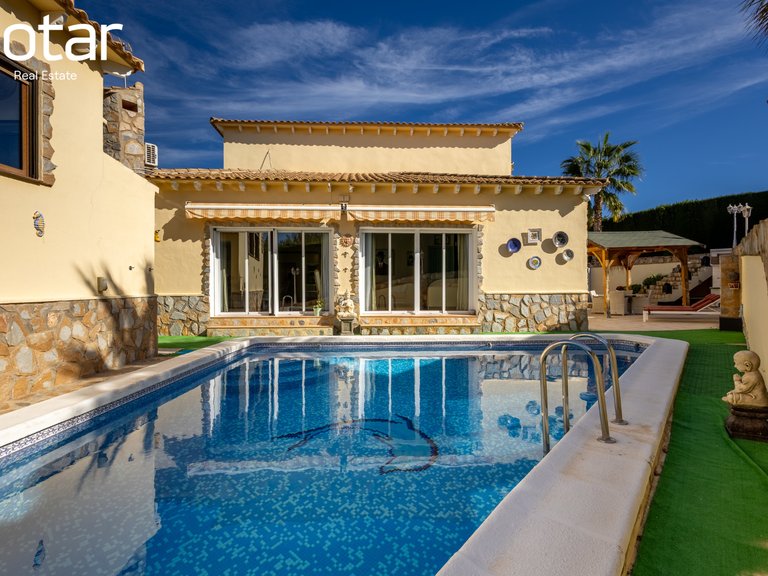 Villa for Sale in Algorfa,Alicante 1