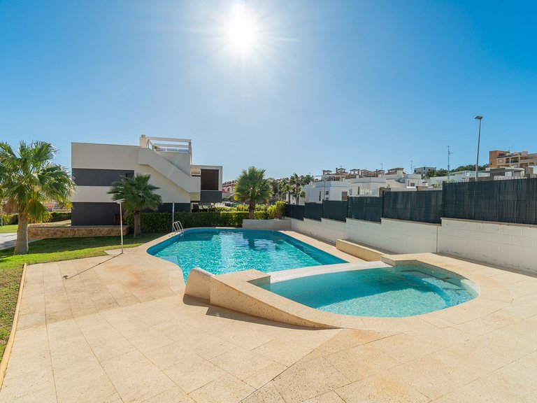 Apartment for Sale in Villamartín,Alicante 30