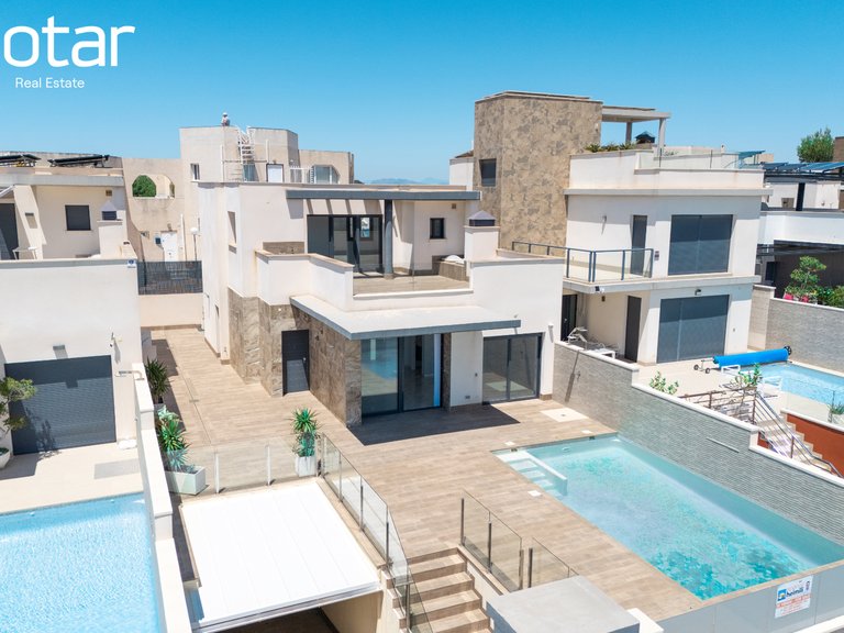 Villa for Sale in San Miguel de Salinas,Alicante 1