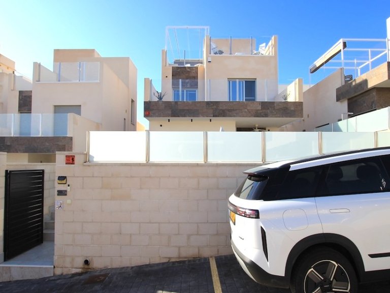 Villa for Sale in Villamartín,Alicante 32