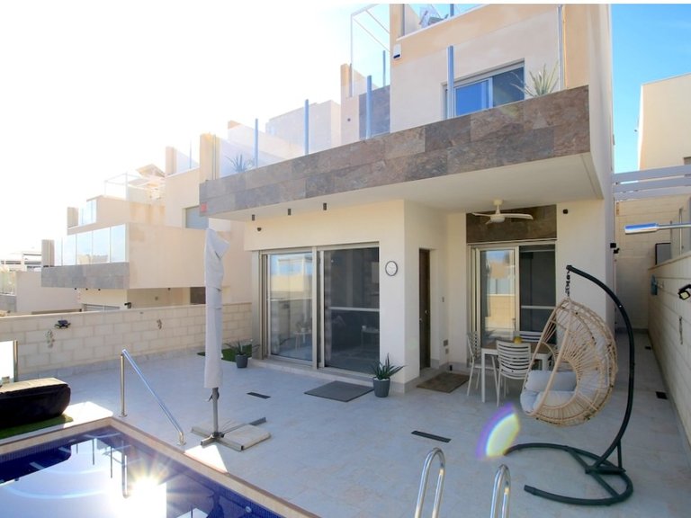 Villa for Sale in Villamartín,Alicante 3