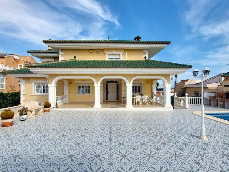 Villa for Sale in Los Balcones,Alicante 2