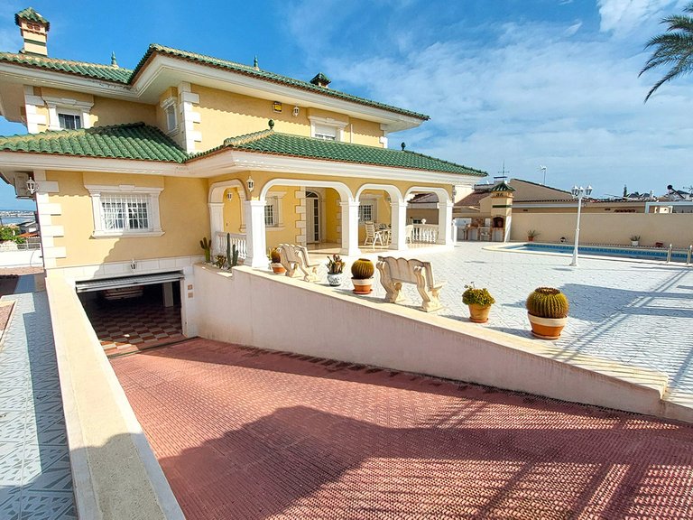 Villa for Sale in Los Balcones,Alicante 45