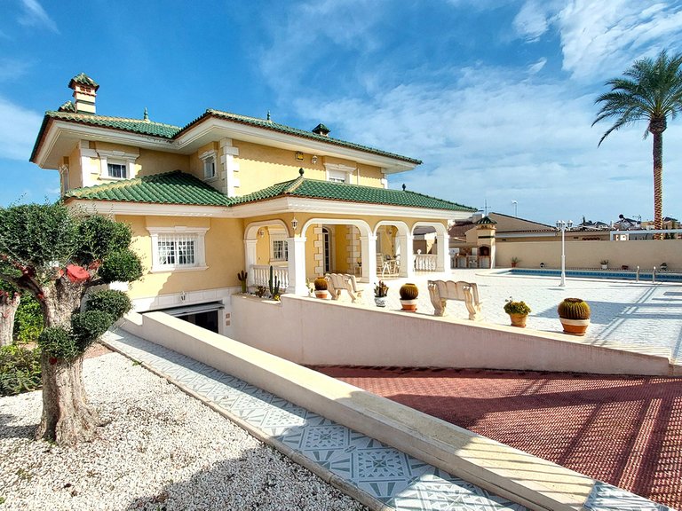 Villa for Sale in Los Balcones,Alicante 3