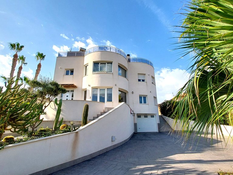 Villa for Sale in Los Balcones,Alicante 1
