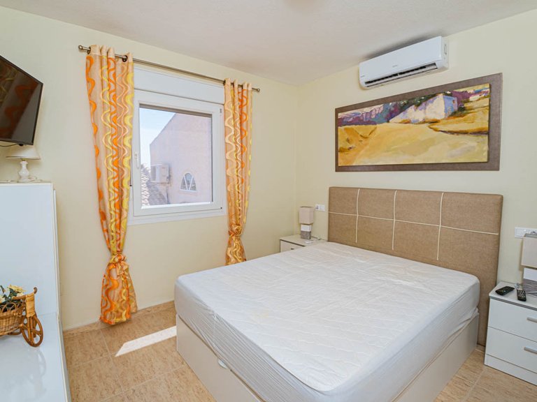 Villa for Sale in Mil Palmeras,Alicante 28