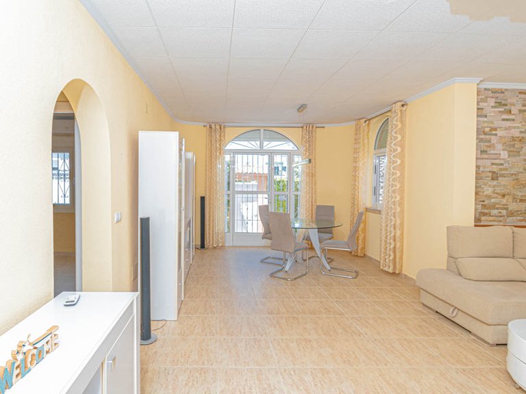 Villa for Sale in Mil Palmeras,Alicante 4