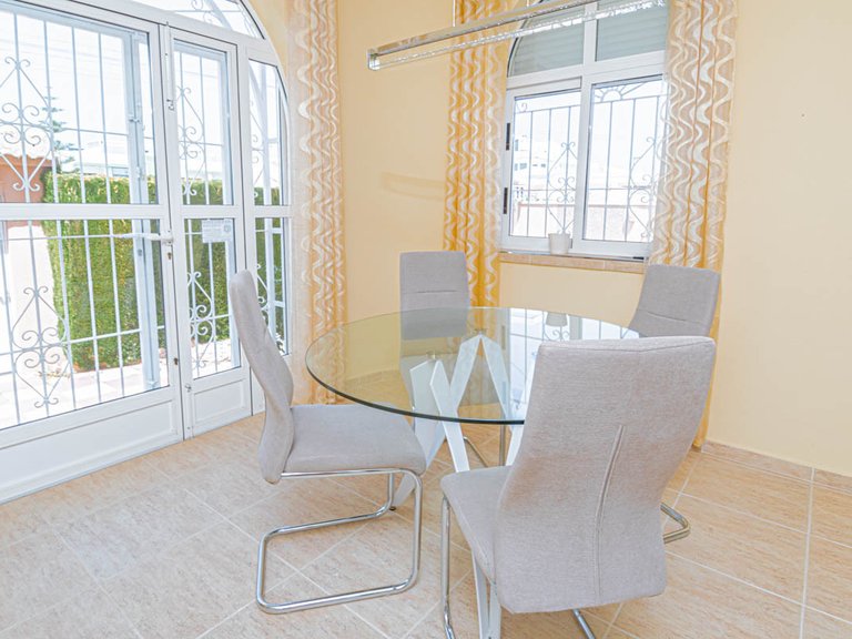 Villa for Sale in Mil Palmeras,Alicante 6