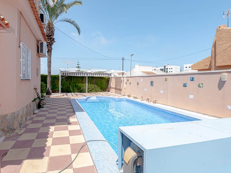Villa for Sale in Mil Palmeras,Alicante 37