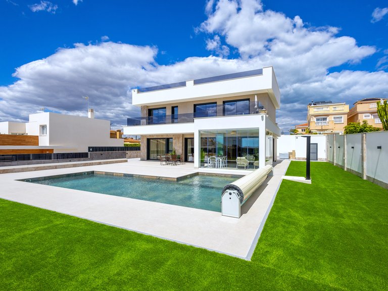 Villa for Sale in Aguas Nuevas,Alicante 2