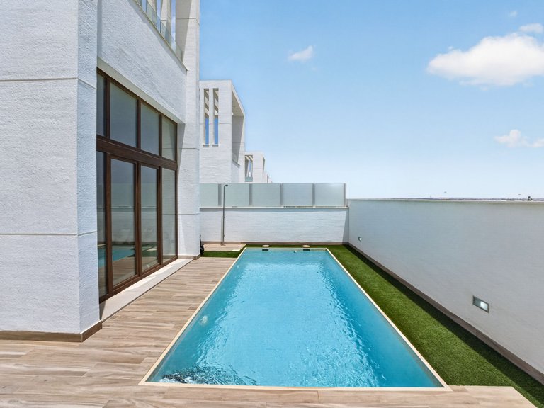 Villa for Sale in Laguna Beach Resort - Los Balcones,Alicante 2