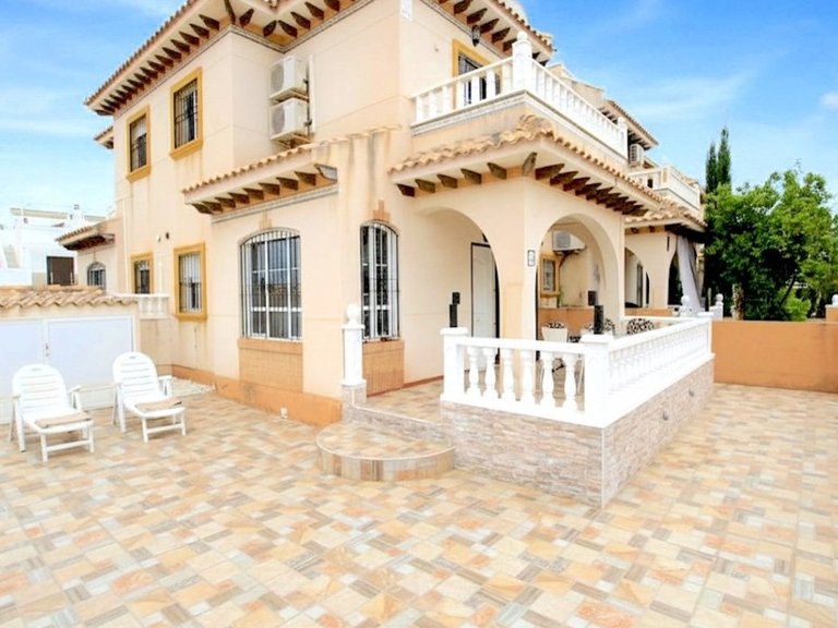 Apartment for Sale in Lomas de Cabo Roig,Alicante 1
