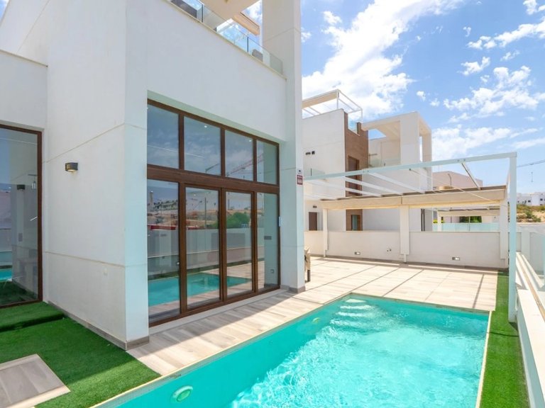 Villa for Sale in Laguna Beach Resort - Los Balcones,Alicante 1
