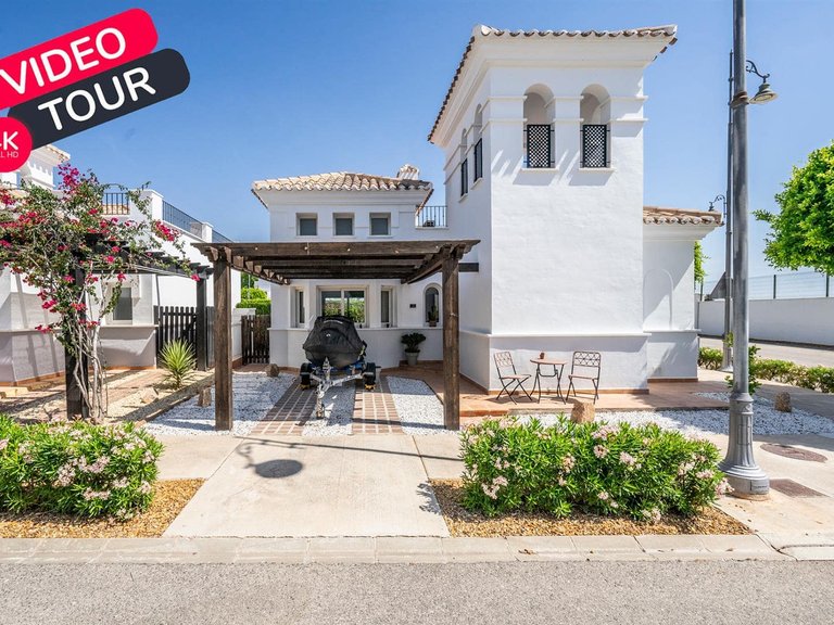 Villa for Sale in Inland La Torre Golf Resort, Murcia 1