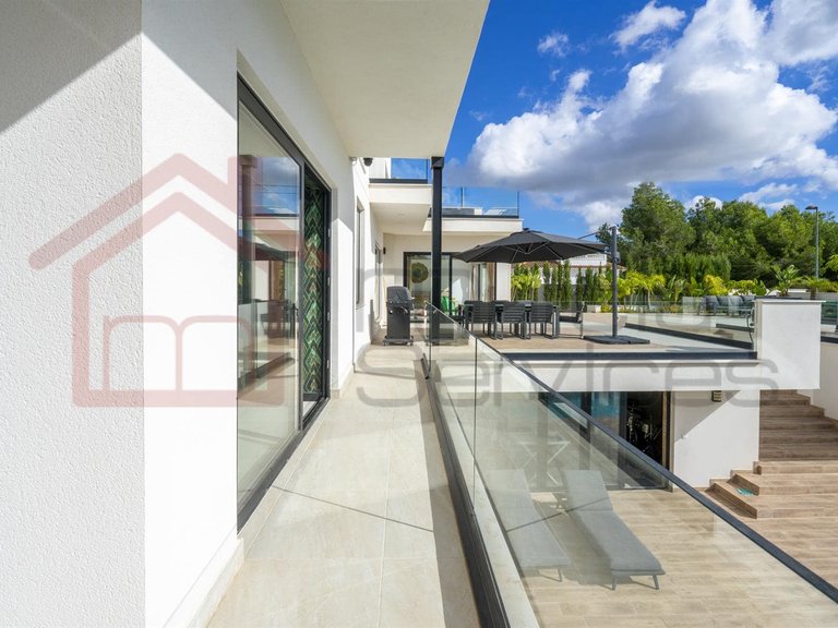 Villa for Sale in Pinar De Campoverde, Alicante 11